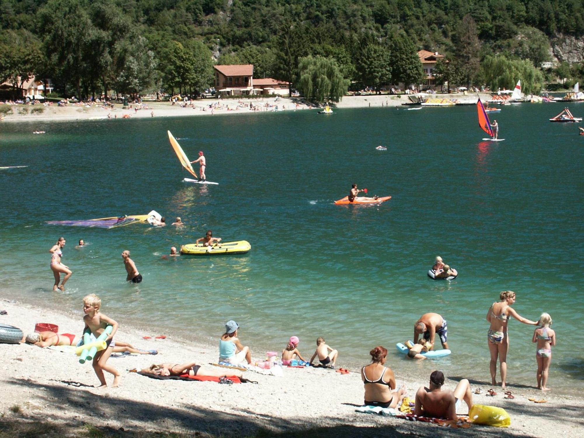 Camping Al Lago Ledro Пьеве-ди-Ледро Экстерьер фото